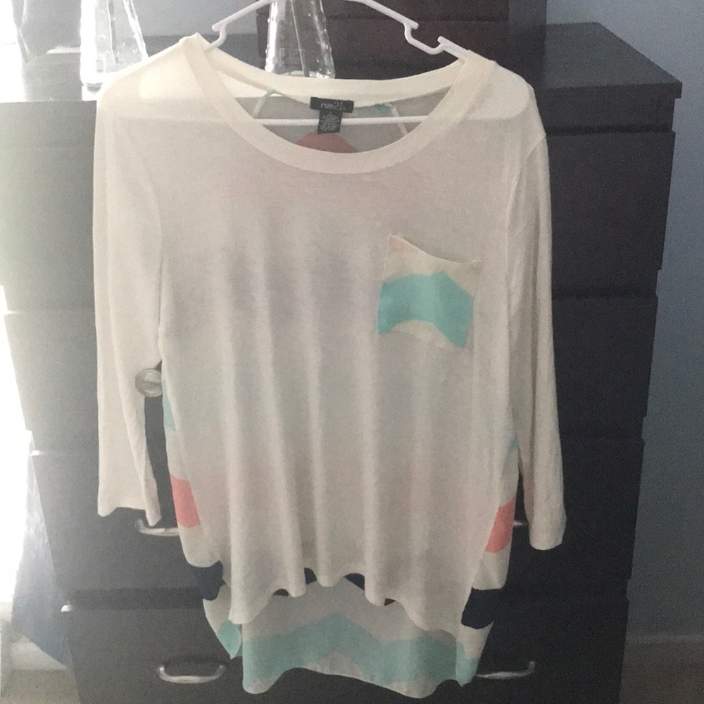 NWOT- NEVER WORN “LG” Chevron blouse!